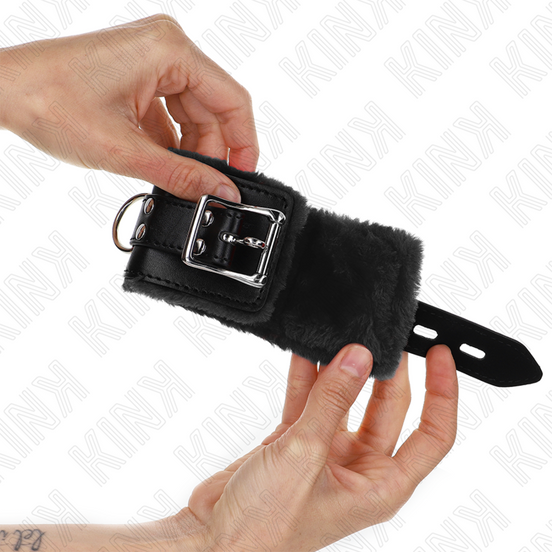 KINK - PELZGEFÜTTERTE HANDFESSELN SCHWARZ MIT SCHWARZEM RIEMEN VERSTELLBAR 17-29 CM X 6 CM
