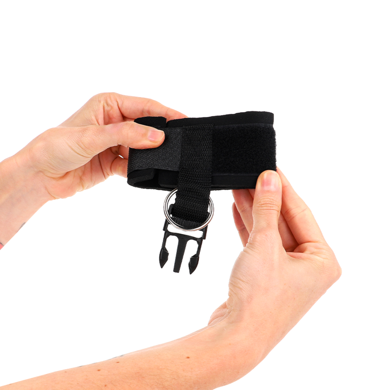 KINK - NEOPREN-HAKEN- UND SCHLAUFENVERSCHLUSS-HANDGELENKSFESSELN SCHWARZ VERSTELLBAR 22-34 CM