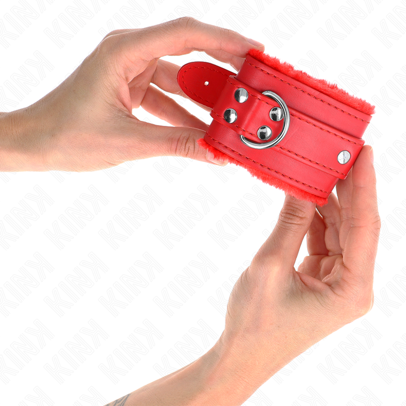 KINK - Pelzgefütterte Handfesseln Rot mit rotem Riemen Verstellbar 17-29 cm x 6 cm