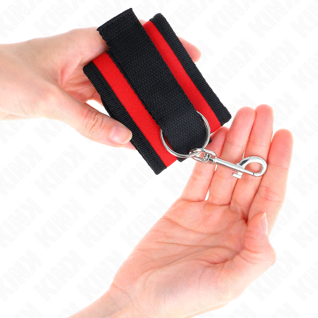 KINK - NYLON BIND Haken- und Schlaufen-Handfesseln ROT-SCHWARZ MODELL 2 VERSTELLBAR 18-35 CM X 6 CM