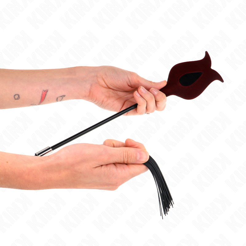KINK - ROSENFÖRMIGE SILIKON-QUASTENPEITSCHE 45 CM