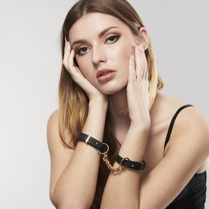 BIJOUX - INDISCRETS MAZE HANDCUFFS SCHWARZE ARMBÄNDER