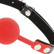 DUNKELHEIT – ROTER SILIKON-KNEBEL